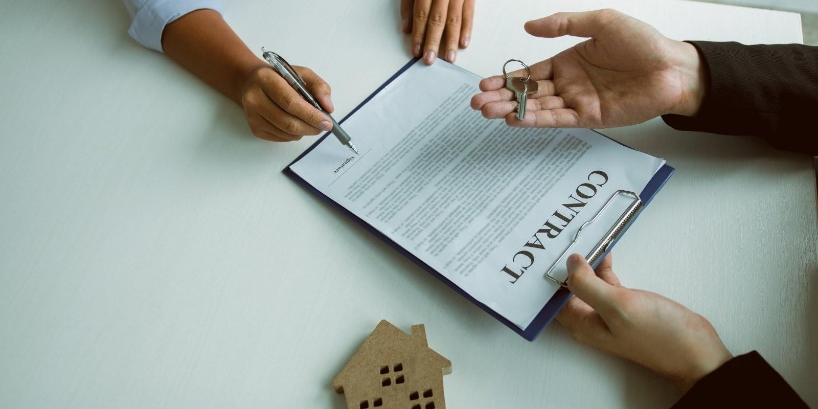Riesgos de firmar contratos inmobiliarios sin entender | Compradores extranjeros
